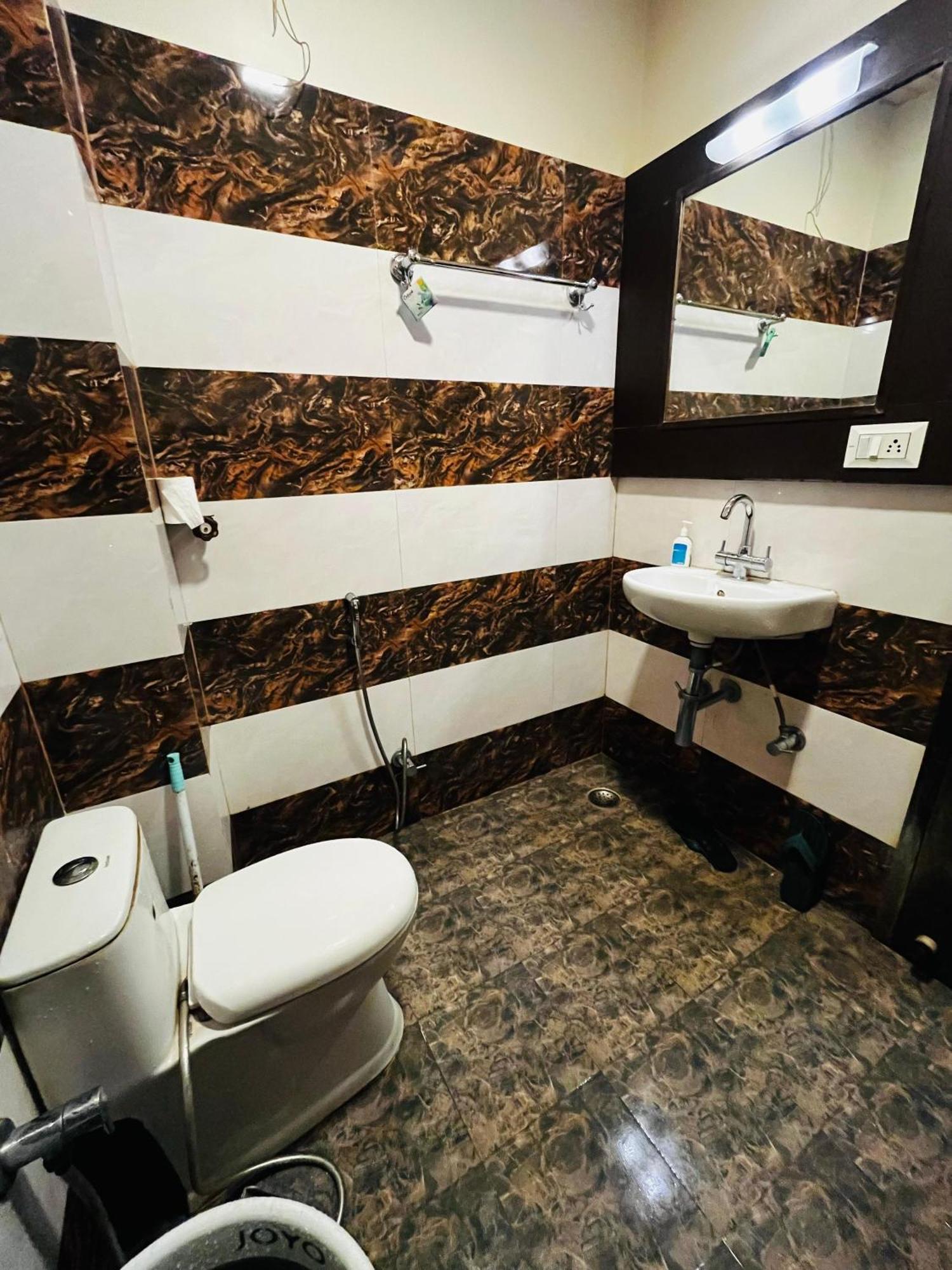 Ks Paying Guest House Varanasi Ngoại thất bức ảnh